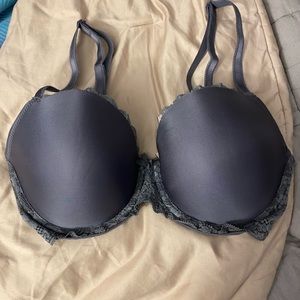 Victoria’s Secret bra. Size 32DDD.